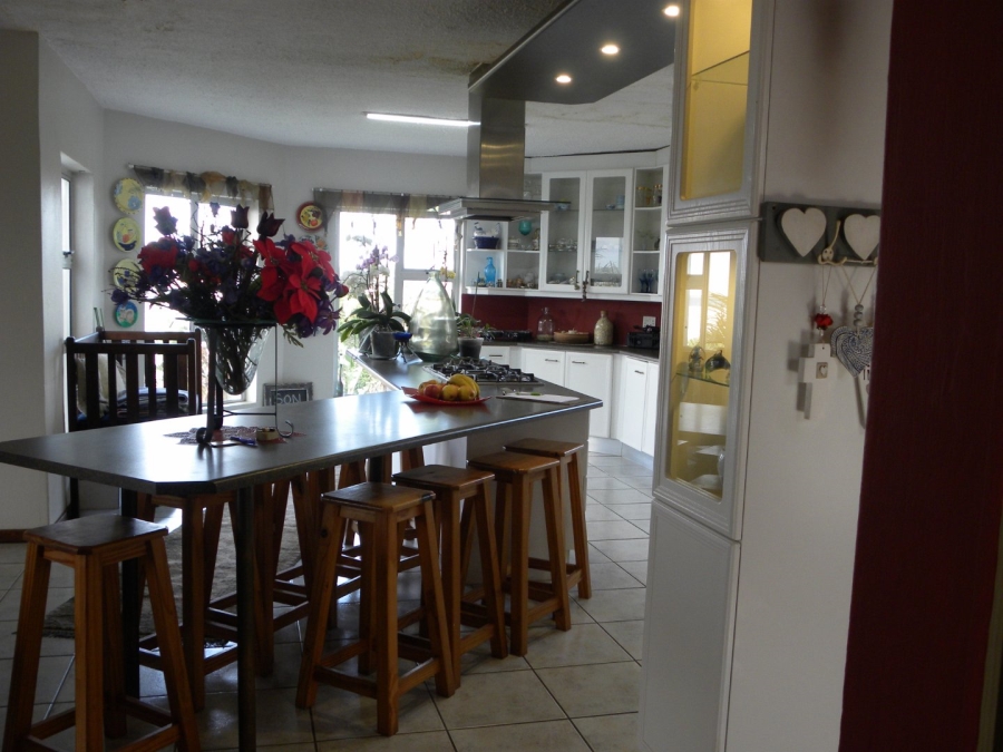 5 Bedroom Property for Sale in Wavecrest Eastern Cape